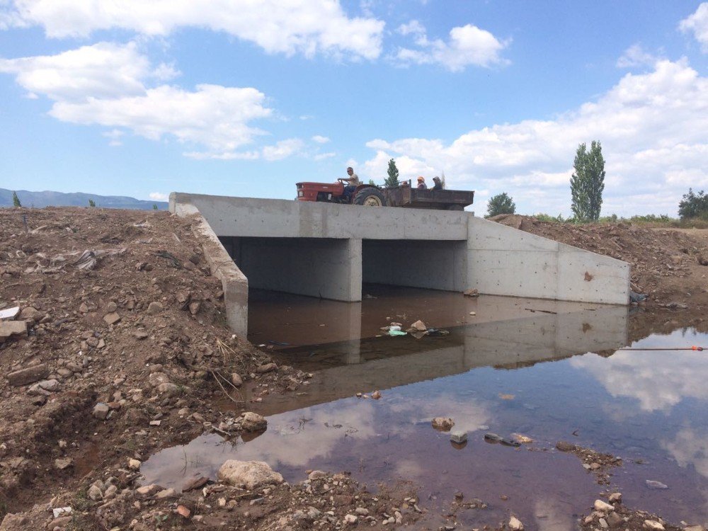 Yapılan Menfezle Yol Çilesi Bitti