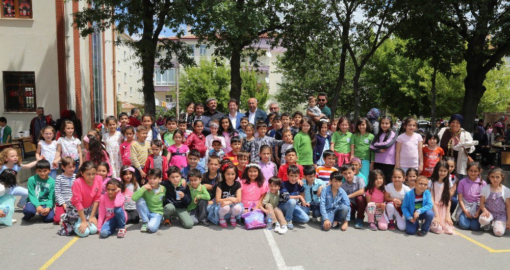 Başkan Yazgı Kermeste Öğrencilerle Buluştu