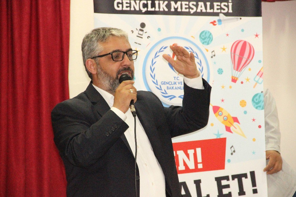 ‘Üreten Gençlik’ Projesinde Gazeteci Erem Şentürk Öğrencilerle Buluştu