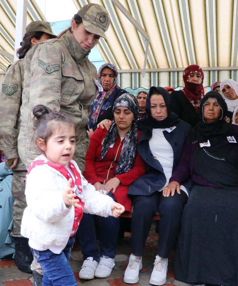 Şehit Uzman Çavuş Gözyaşlarıyla Uğurlandı