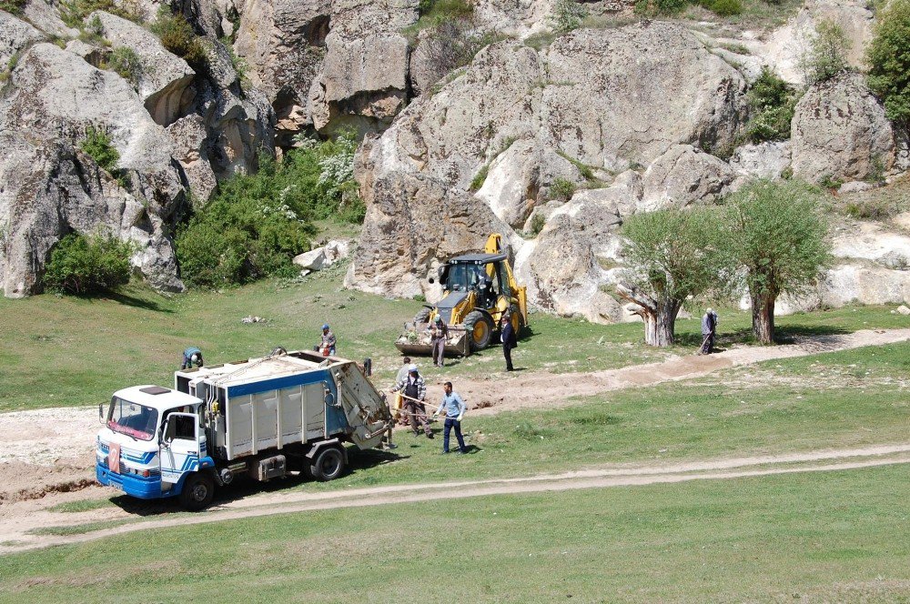 Frig Vadisi’nde Çevre Temizlik Çalışması Başladı