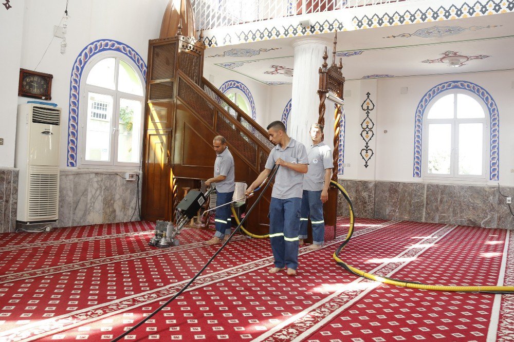 Ramazan Öncesi Akdeniz’deki Camilerde Temizlik