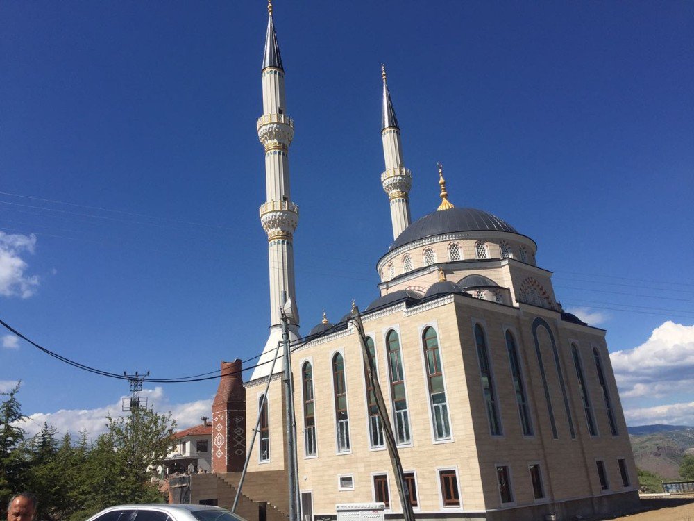 Üzerine Minare Devrilen İşçi Hayatını Kaybetti