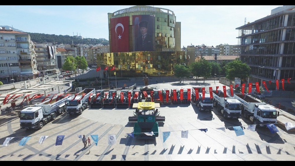 Büyükşehir Araç Filosunu 22 Yeni İş Makinesiyle Genişletti