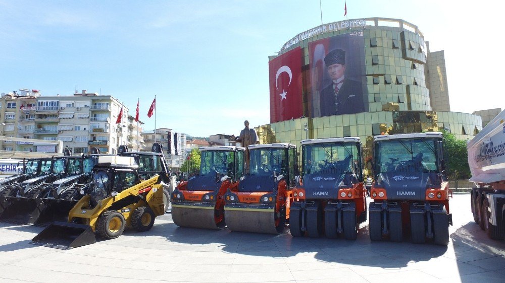 Büyükşehir Araç Filosunu 22 Yeni İş Makinesiyle Genişletti