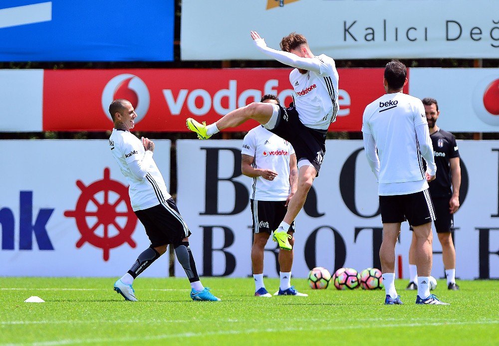 Beşiktaş, Hazırlıklarını Sürdürdü