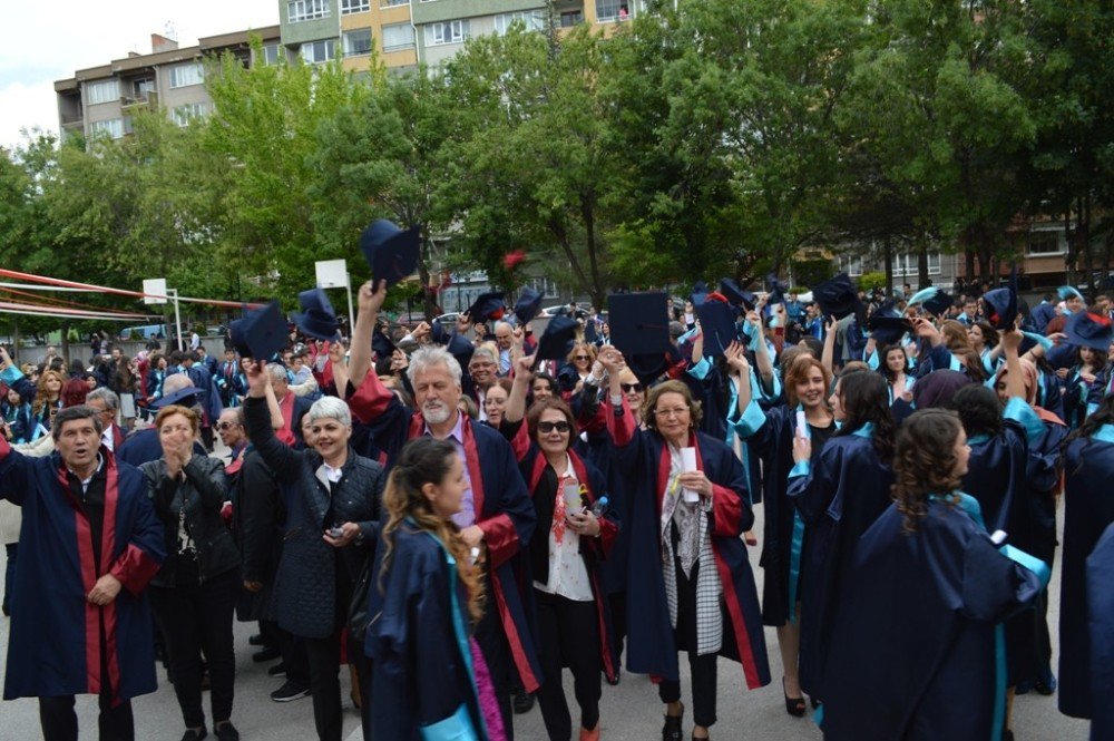 Ticaret Lisesi’nde Mezuniyet Coşkusu