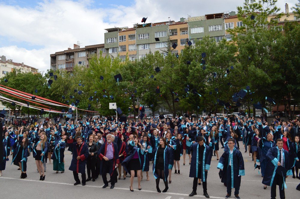 Ticaret Lisesi’nde Mezuniyet Coşkusu