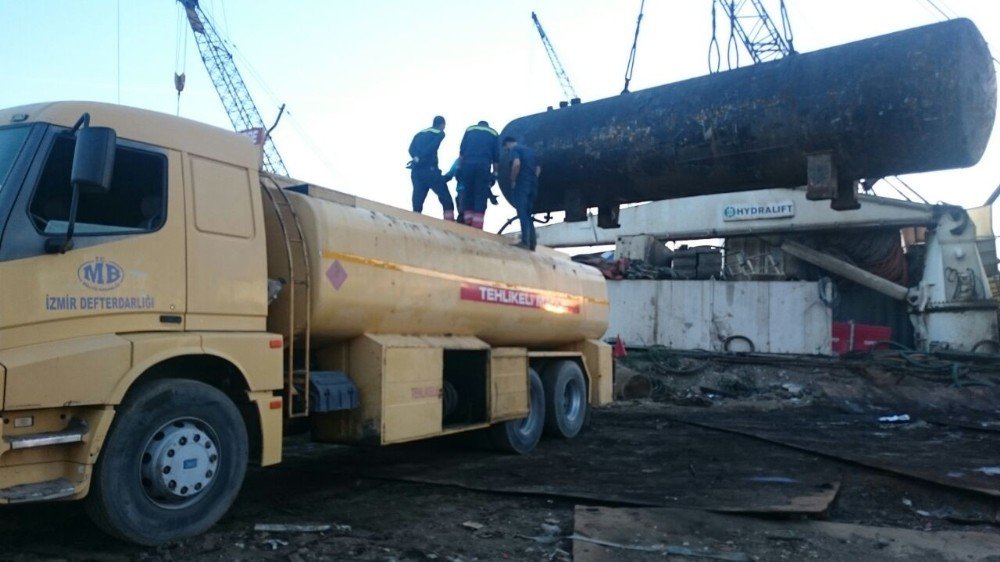 İzmir’de Kaçak Akaryakıt Ele Geçirildi.