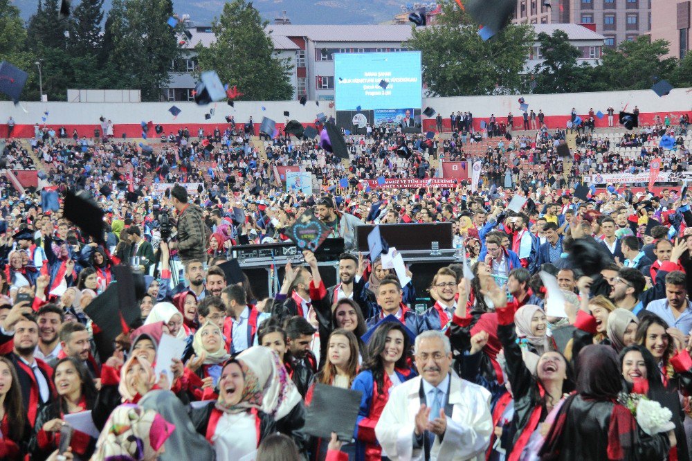 Evli, Mutlu, Çocuklu Ve Artık Mezunlar