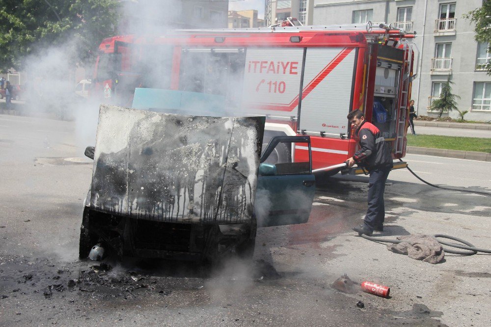 Seyir Halindeki Otomobilde Yangın Çıktı