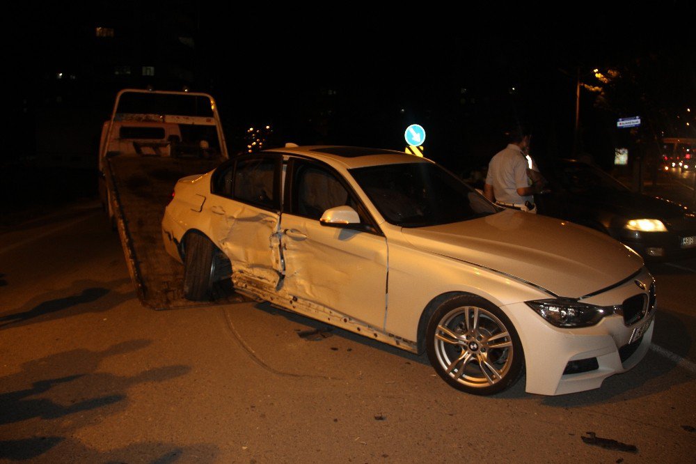 Şanlıurfa’da İki Otomobil Çarpıştı: 3 Yaralı