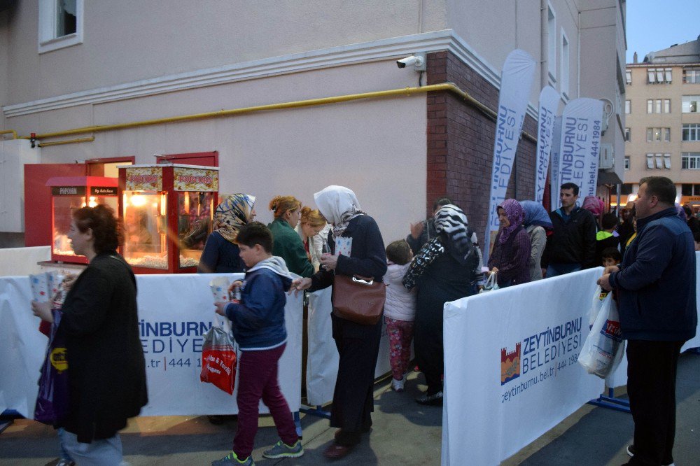 Açık Havada Aile Boyu Sinema Keyfi