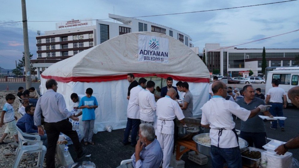 Adıyaman Belediyesi, Hastane Önünde İftar Çadırı Kuruyor