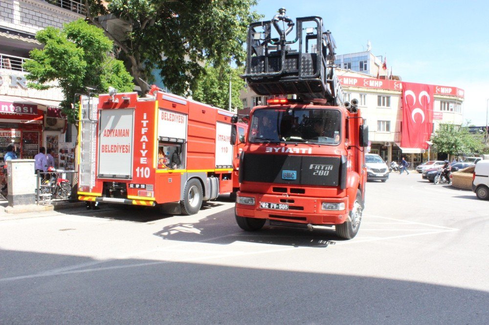 Restoranda Çıkan Yangın Paniğe Neden Oldu