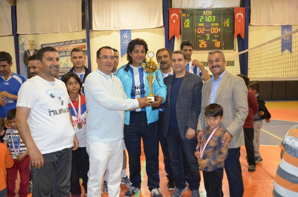 Kahta Belediyesi Voleybol Takımı Şampiyon Oldu