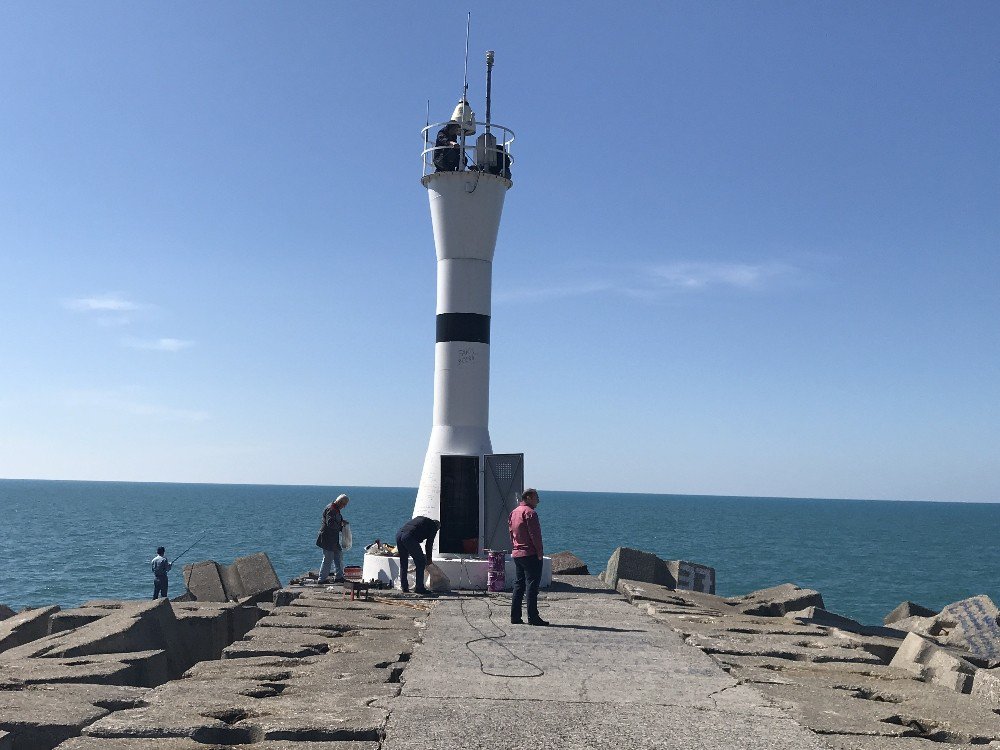 Akçakoca’da Meteoroloji Bakım Yapıyor