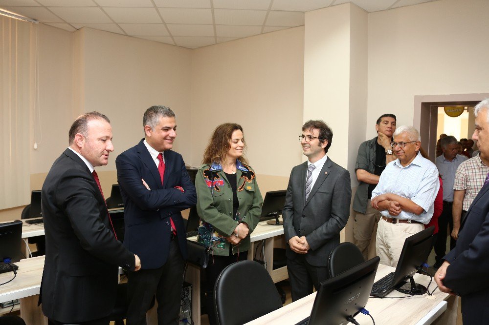 Akdeniz Üniversitesi Fen Fakültesine Bilgisayar Laboratuvarı