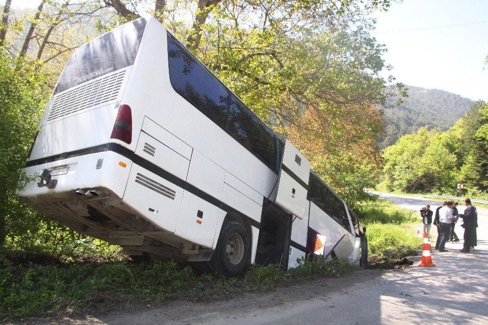 Bolu’da Yolcu Otobüsü Dereye Uçtu: 7 Yaralı