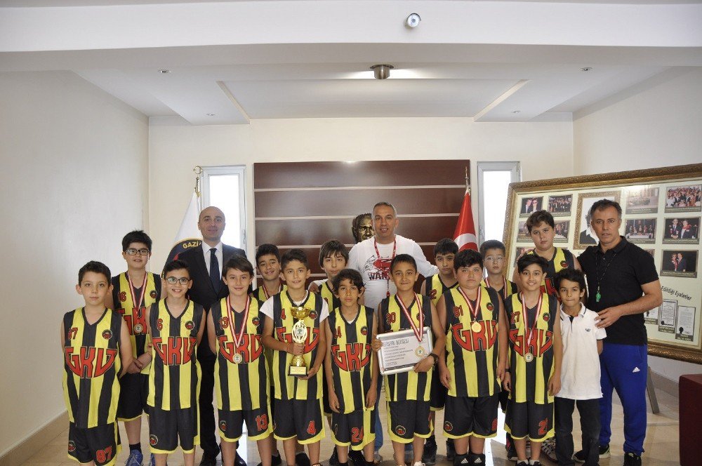 Gkv Minikler Basketbol Takımı Namağlup Şampiyon