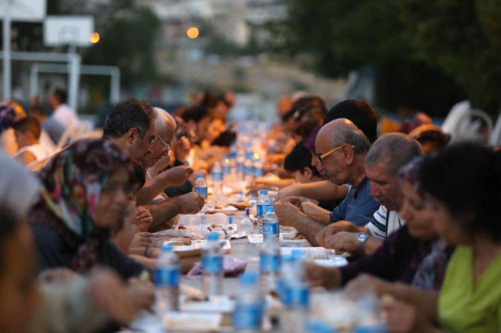 16 Bin Bucalı İftar Sofralarında Ağırlanacak