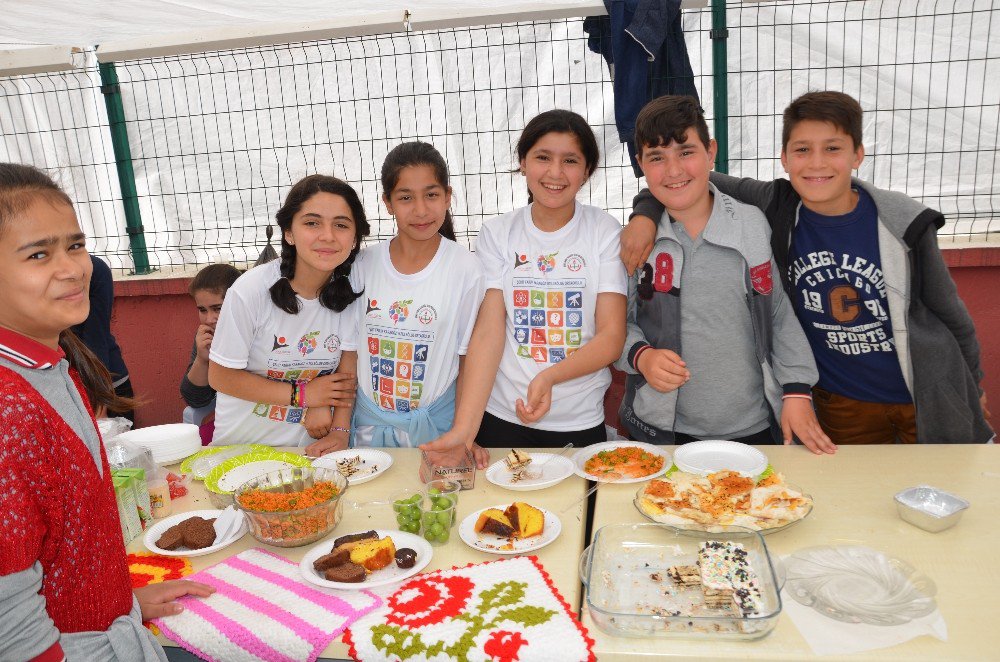 Hanönü’nde Yatılı Okuyan Öğrenciler Yararına Kermes Düzenlendi