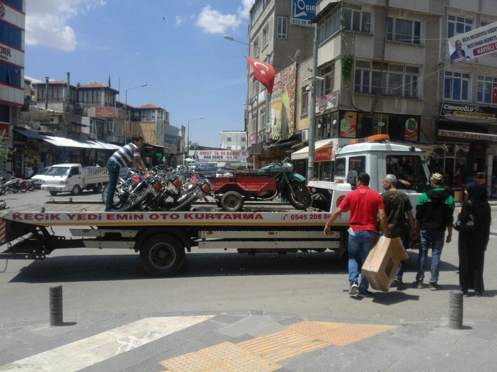 Yasak Yere Park Edilen Motosikletlere Ceza Kesildi