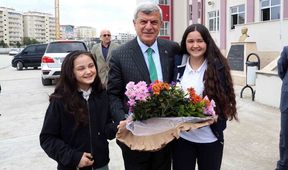 Başkan Karaosmanoğlu: "Eğitim, Geleceğe Yapılan Yatırımdır"