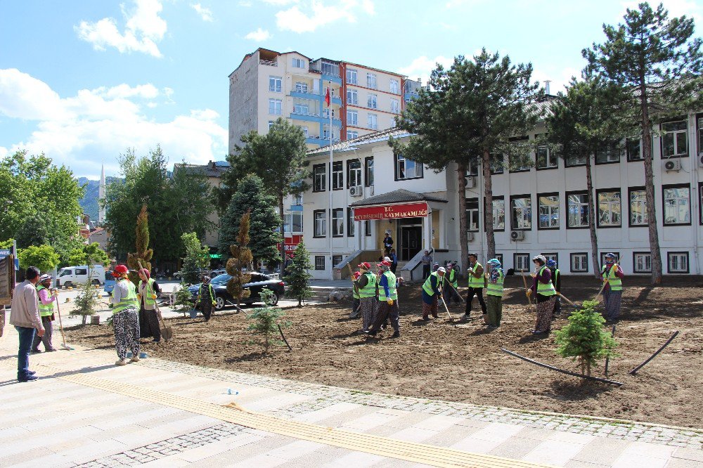 Seydişehir Belediyesi’nden Kaymakamlık Binası Etrafına Çevre Düzenlemesi