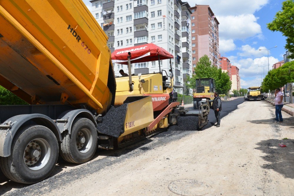 Gesi Cumhuriyet Mahallesi Asfaltlanıyor