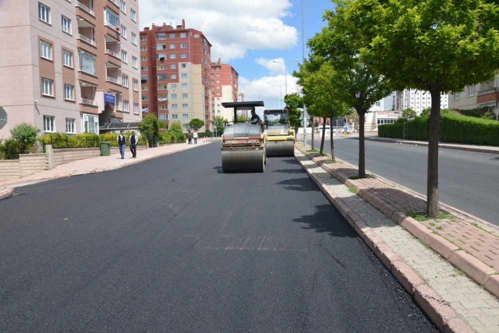 Gesi Cumhuriyet Mahallesi Asfaltlanıyor