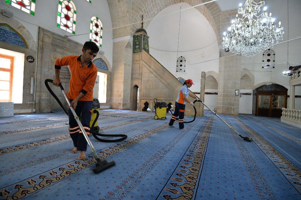 Muratpaşa’nın Camileri Ramazan’a Hazır