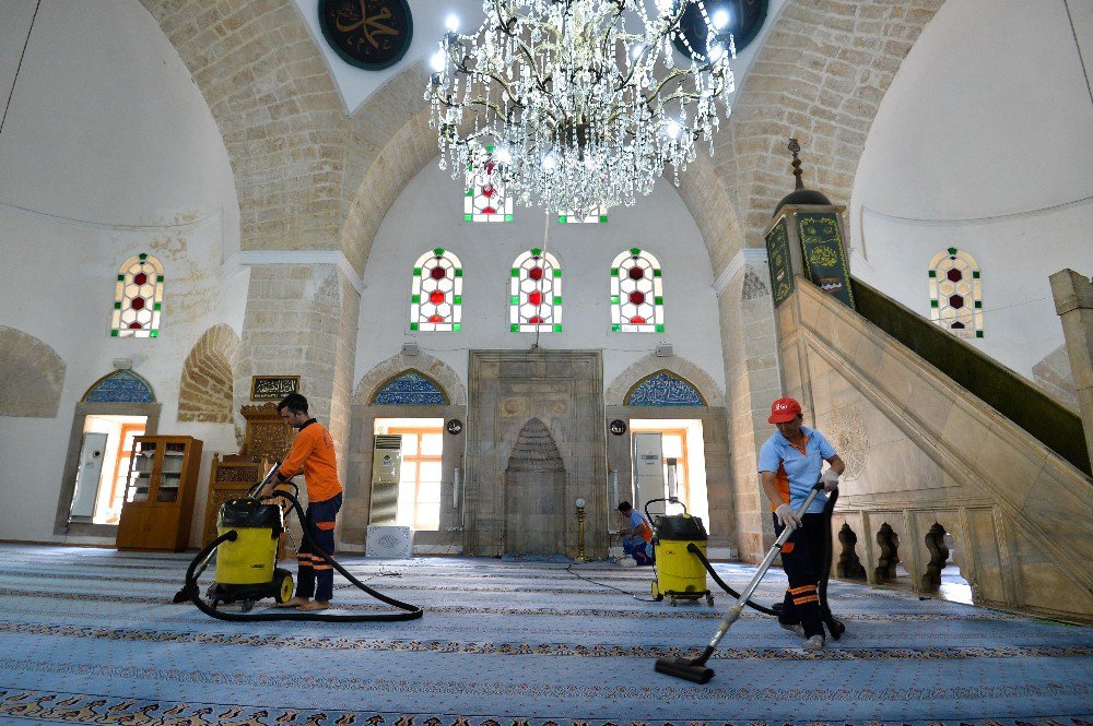 Muratpaşa’nın Camileri Ramazan’a Hazır