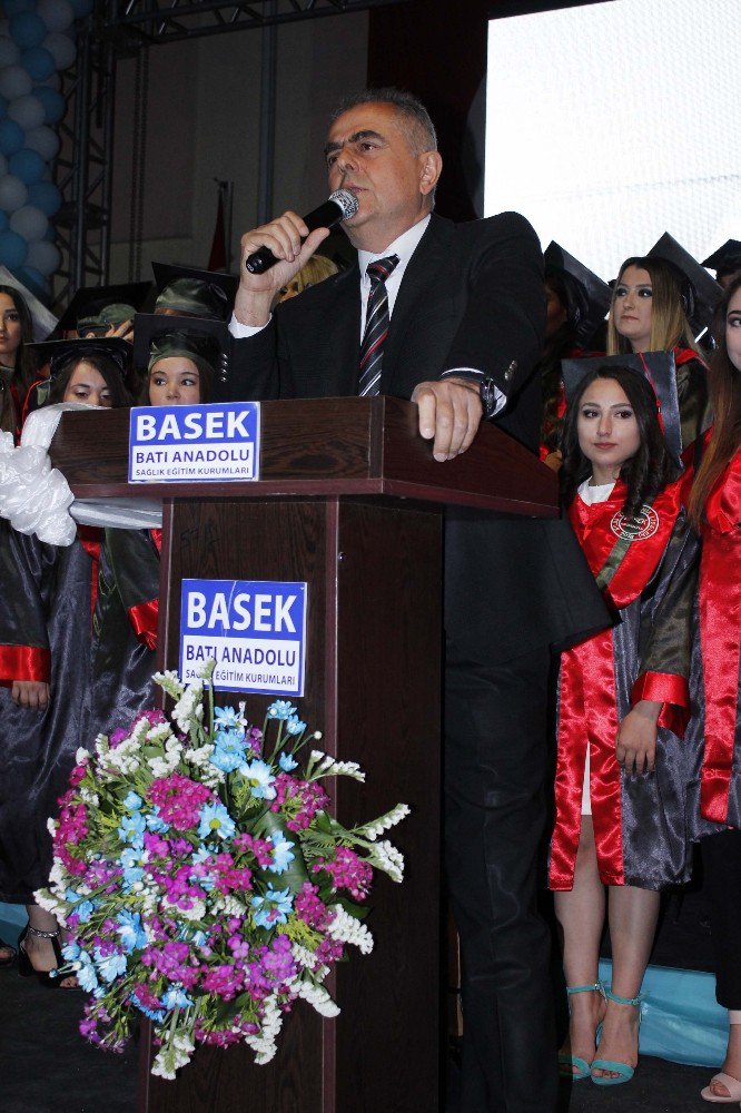 Basek Mezunları Altın Bileziklerini Taktı