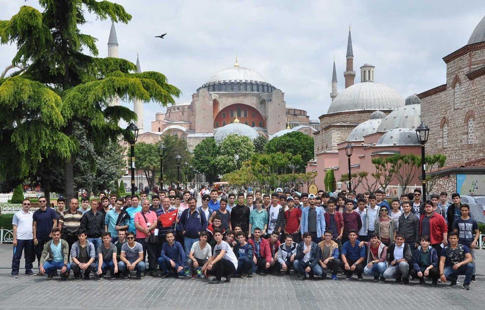 Liseli Gençler İstanbul’u Gezdi