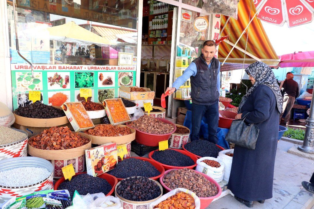 Ramazan Öncesi Hurma Ve Hoşaflık Malzemelere Rağbet Arttı