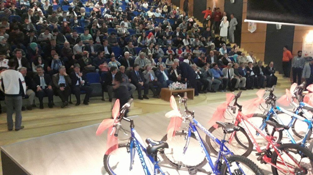 Rize Eğitim Bir-sen’den 53 Öğrenciye Bisiklet