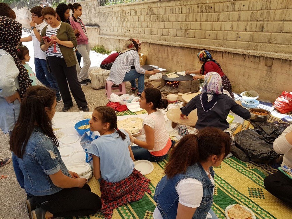 Şehit Feyzullah Taşkınsoy Ortaokulunda Kermes Şenliği