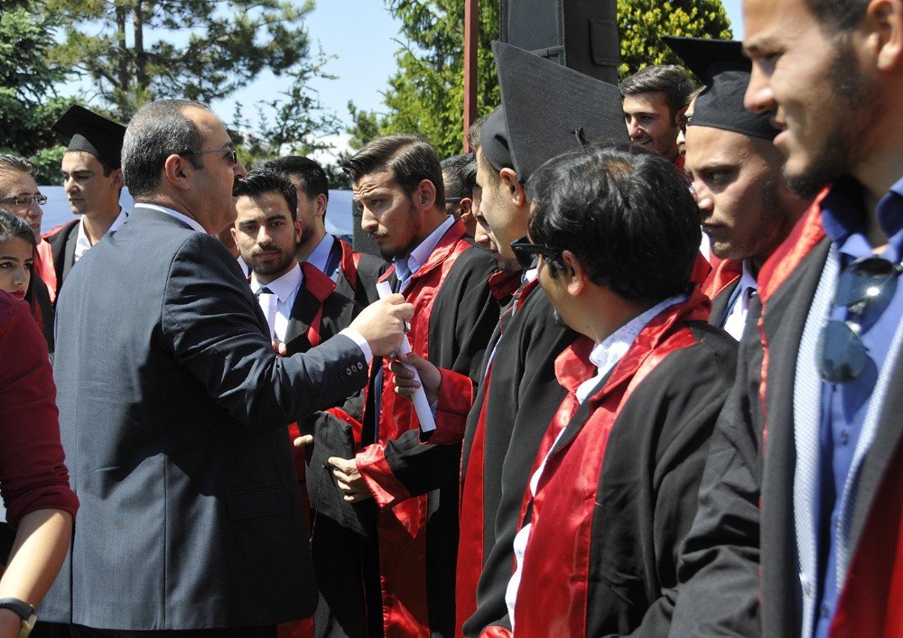 Sü Kadınhanı Ve Doğanhisar Myo’da Mezuniyet Sevinci