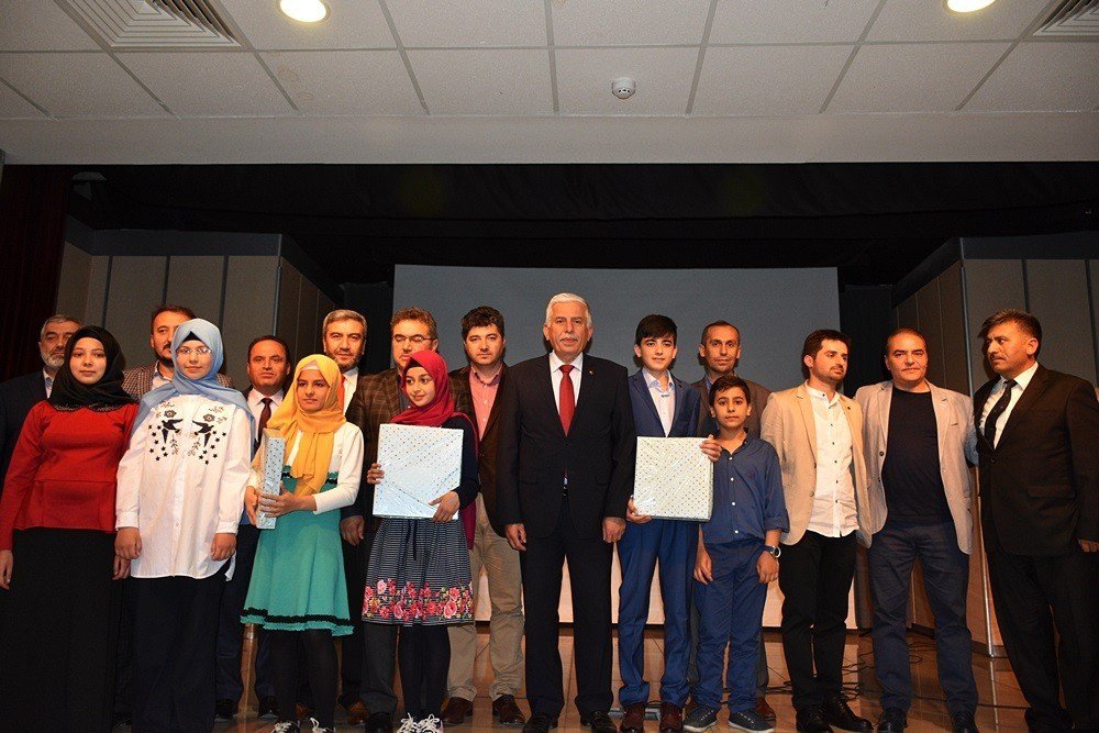 Tosya’da "40 Hadis 40 Şiir Okuma" Yarışması Yapıldı