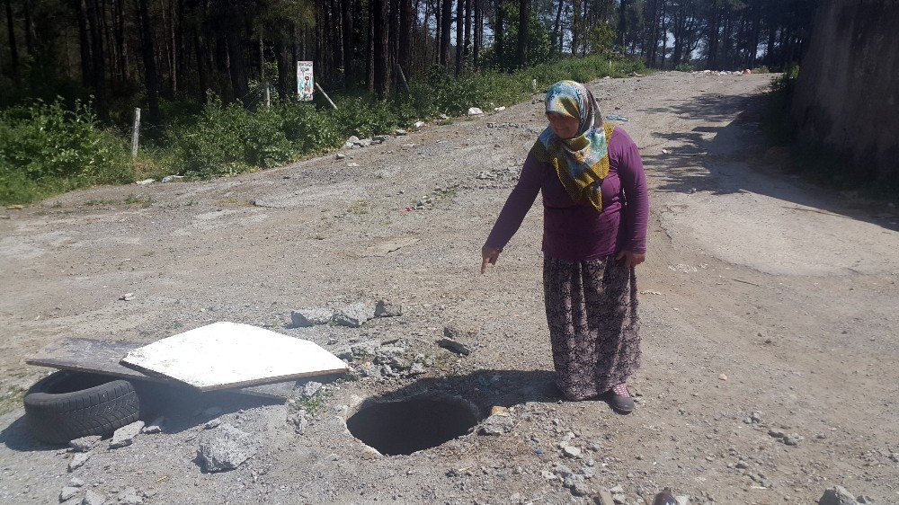 Üstü Açık Kanalizasyon Çukurları Ölüm Saçıyor