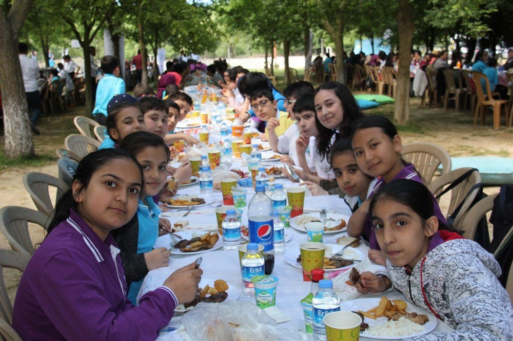 Zeytinburnu Belediyesi Bilgi Evleri’nde Geleneksel Piknik Coşkusu