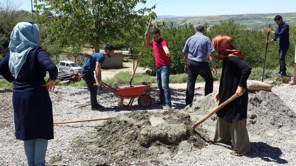 Üniversite Öğrencilerinden “Her Köye Ulaş Mutluluğu Paylaş” İsimli Proje