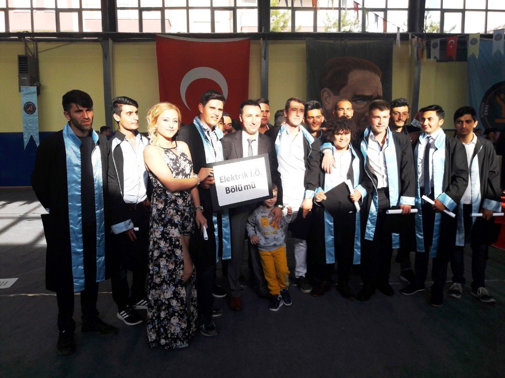 Elmalı Myo’da Mezuniyet Töreni