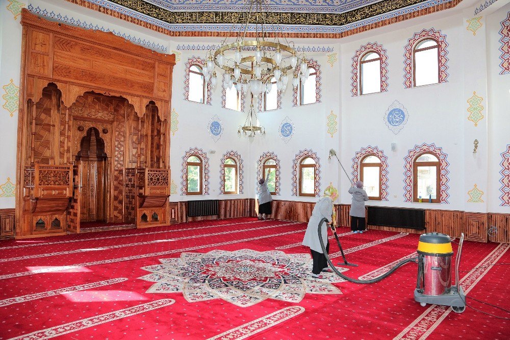 Başiskele’nin Camileri Ramazan Ayına Hazır