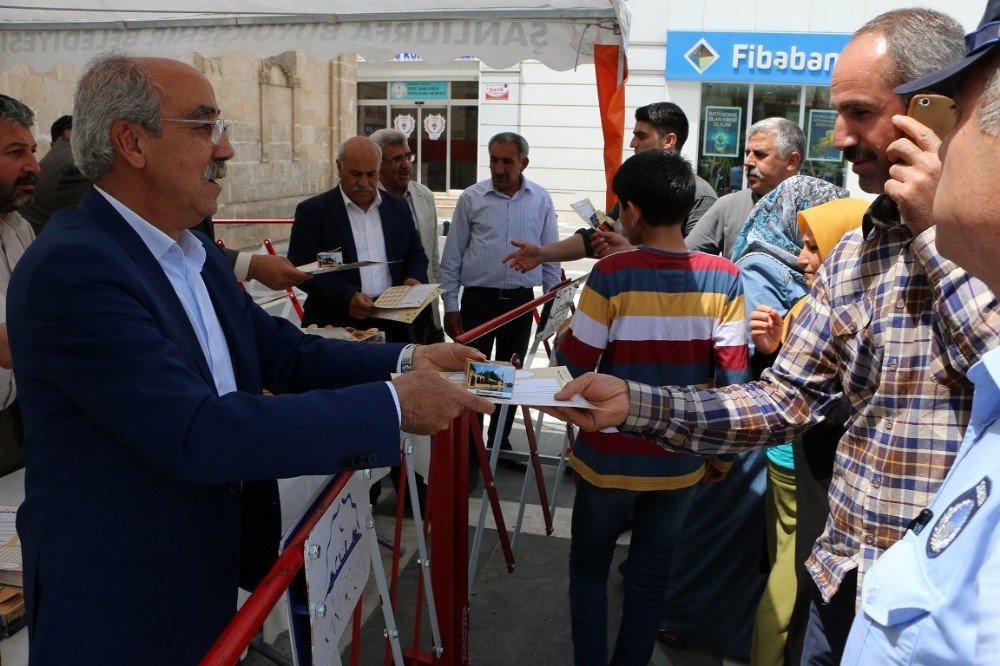 Büyükşehir Belediyesinden Vatandaşa Hurma İkramı