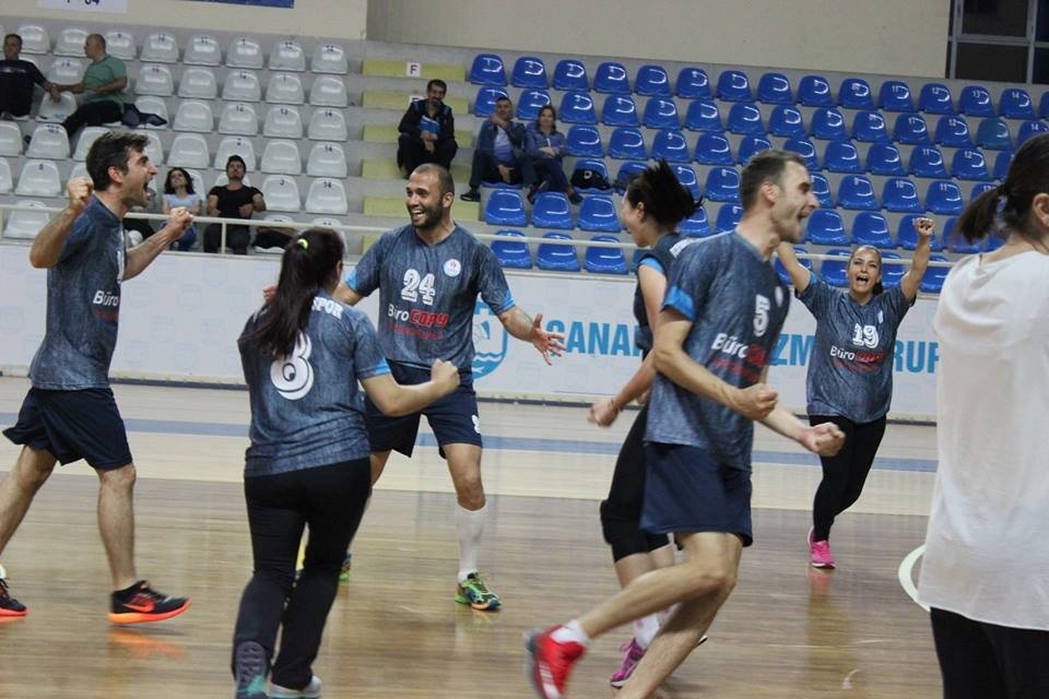 Voleybolda Şampiyon Gençlik Spor