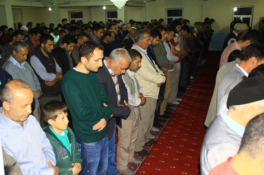 Hakkari’de İlk Teravih Namazı Kılındı