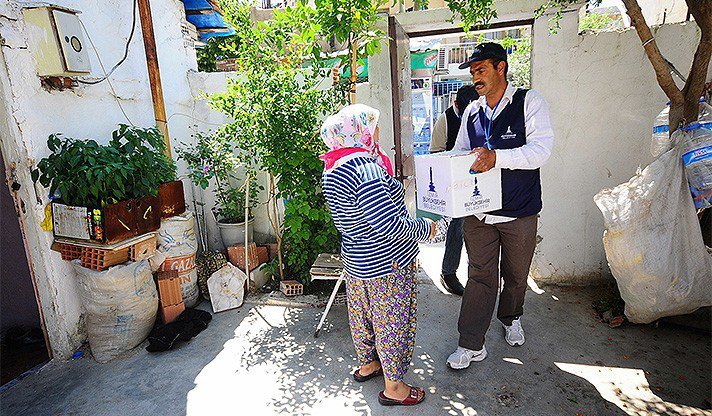 İzmir Büyükşehir’den 85 Bin Aileye Ramazan Desteği