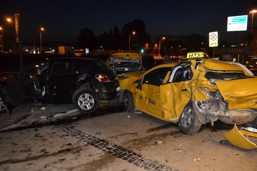 İzmir’de Trafik Kazası:2 Ağır Yaralı